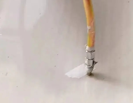 青秀瓷砖空鼓维修公司专业解答在瓷砖铺贴过程中，如果使用的砂料过粗（如全部使用了粗砂），可能会导致以下问题